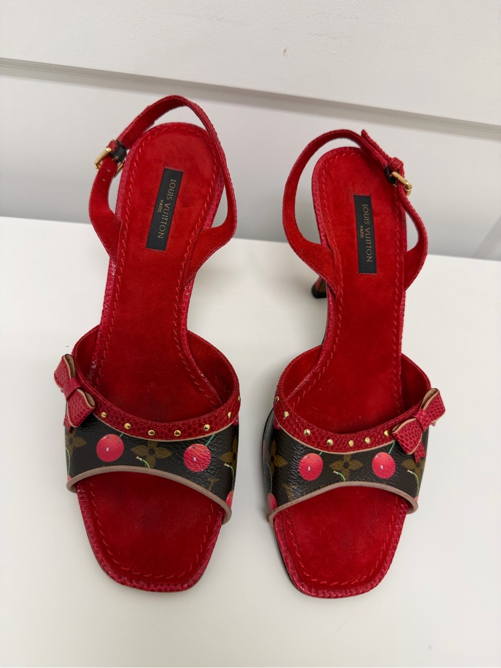 Rare Louis Vuitton x Takashi
Murakami iconic Cherry bow heels (EU 37/ US 7)